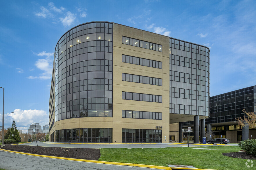 1850 Town Center Dr, Reston, VA for lease - Building Photo - Image 1 of 48