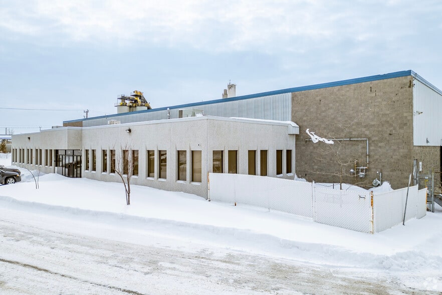 8100-8200 Boul Cavendish, Saint-Laurent, QC for lease - Building Photo - Image 3 of 4