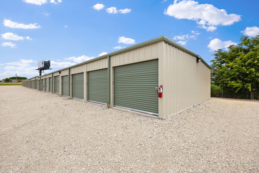 3740 S Highway 287, Waxahachie, TX à vendre - Photo du bâtiment - Image 3 de 5