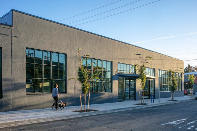 Plus de détails pour 975 SE Main St, Portland, OR - Bureau à louer