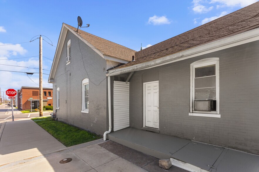 31 N 14th St, Belleville, IL à vendre - Photo du bâtiment - Image 2 de 22