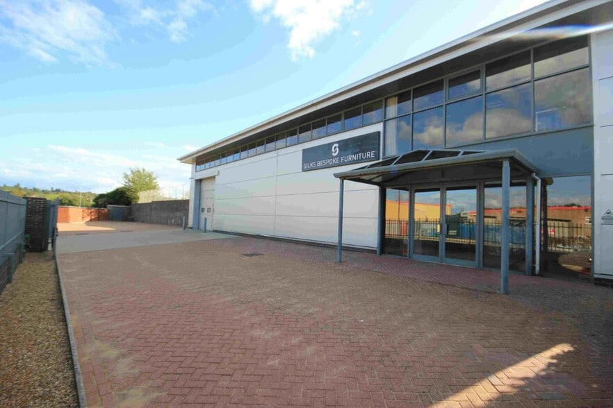 Units 1-4 Chapman Way, Tunbridge Wells for sale - Building Photo - Image 3 of 8