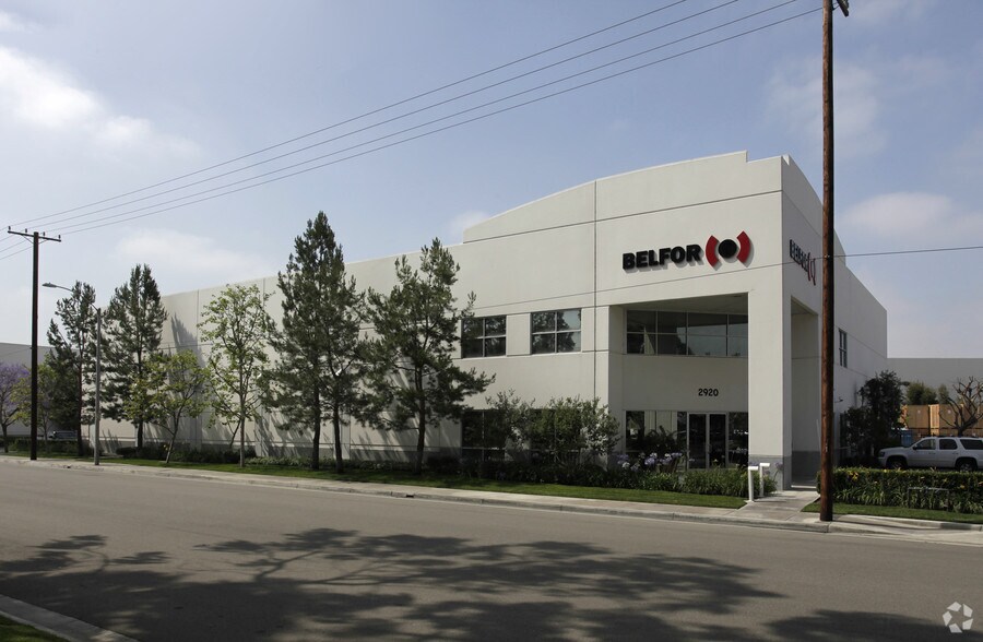 2920 E White Star Ave, Anaheim, CA à louer - Photo principale - Image 1 de 3