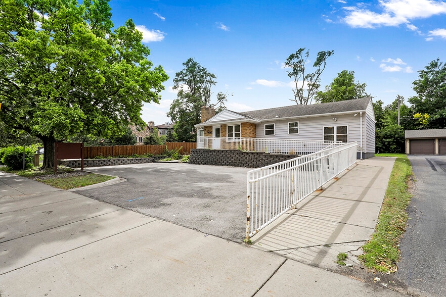 3821 W Broadway Ave, Robbinsdale, MN for sale - Building Photo - Image 2 of 17