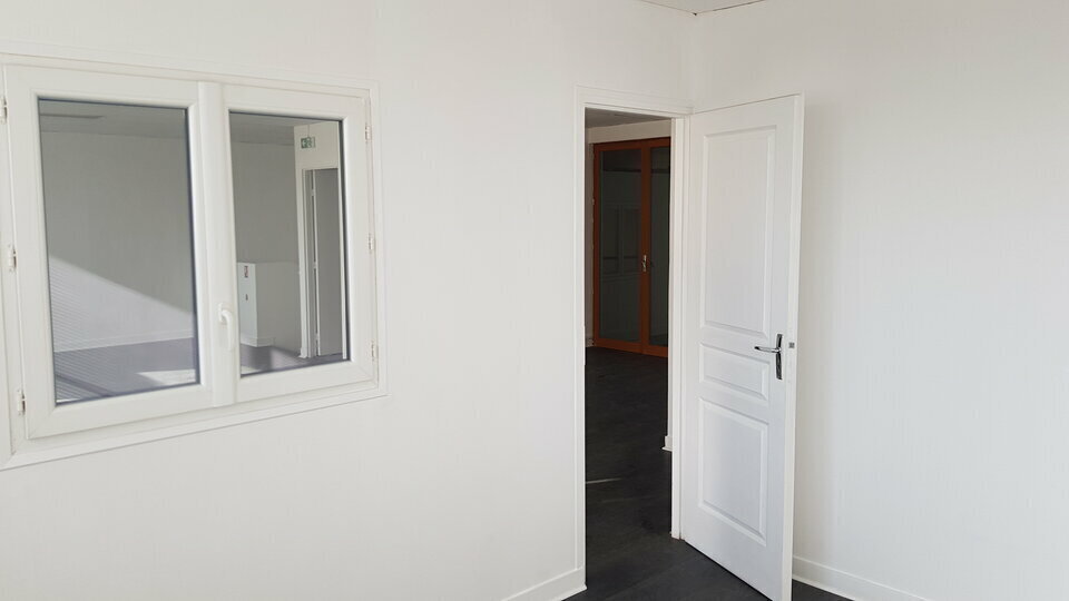 12 Rue Des Cerisiers, Lisses à louer - Photo intérieure - Image 2 de 6
