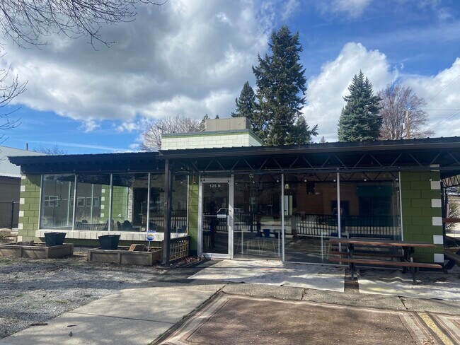 Plus de détails pour 125 N Washington Ave, Newport, WA - Commerce de détail à vendre