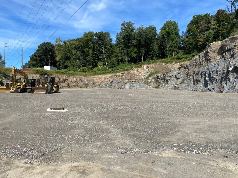 90 Shelter Rock Rd, Danbury, CT for lease - Building Photo - Image 2 of 4
