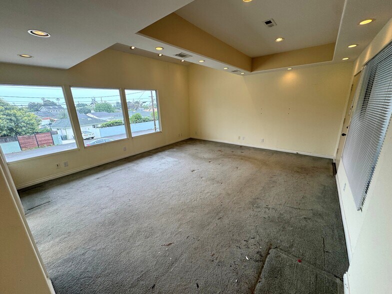 2350 E Main St, Ventura, CA à louer - Photo intérieure - Image 3 de 14