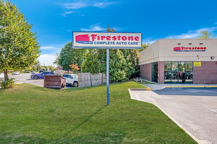 10 Terryville Rd, Port Jefferson Station, NY à vendre - Photo du bâtiment - Image 2 de 7