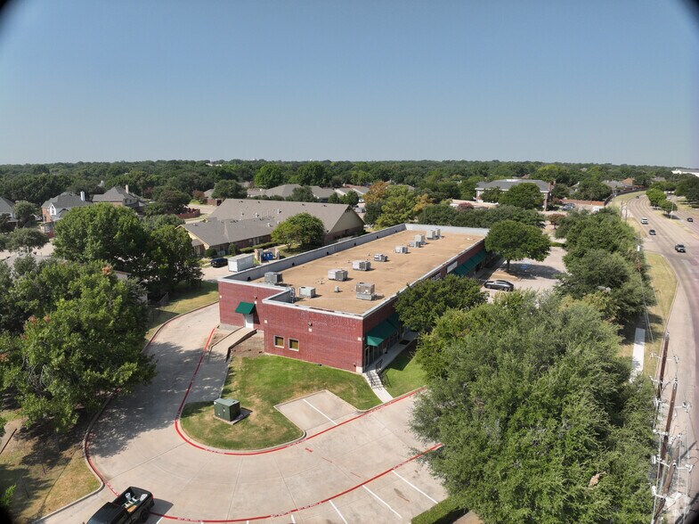 2120 W Spring Creek Pky, Plano, TX à louer - Communauté Matterport - Image 2 de 7