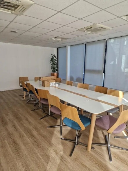 Office in SAINT-OUEN-L'AUMONE for lease - Interior Photo - Image 3 of 11