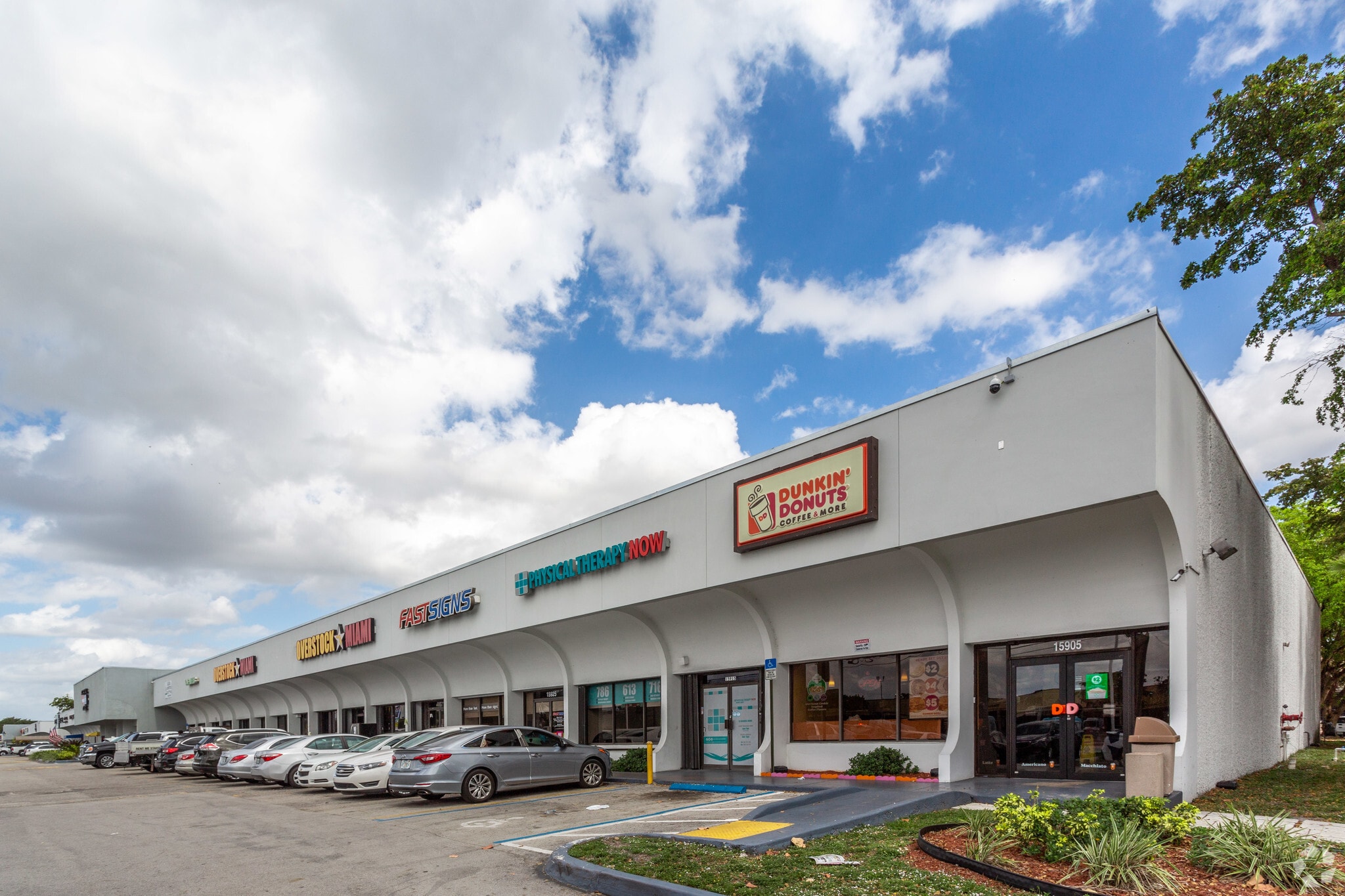 15905-16095 NW 57th Ave, Miami Lakes, FL for lease Primary Photo- Image 1 of 5
