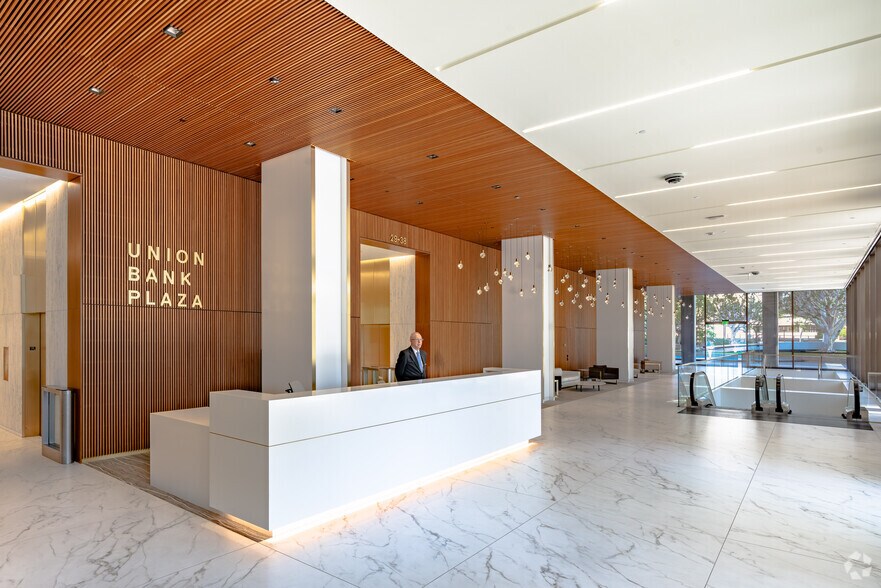 445 S Figueroa St, Los Angeles, CA à louer - Hall d’entrée - Image 2 de 22