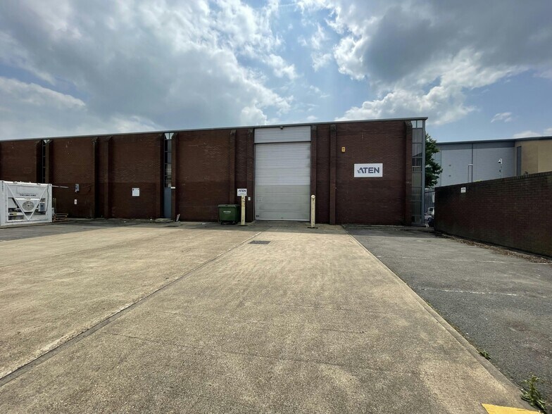 466-467 Malton Ave, Slough à louer - Photo du bâtiment - Image 2 de 6