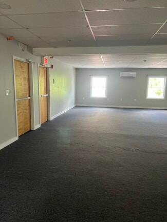 Plus de détails pour 71 Pleasant St, Leominster, MA - Commerce de détail à louer