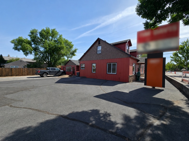 1427 SW Highland Ave, Redmond, OR for sale - Building Photo - Image 2 of 17