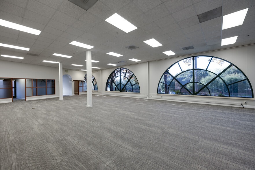 1705 El Camino Real, Palo Alto, CA à louer - Photo intérieure - Image 3 de 10