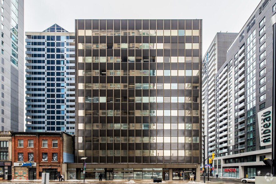 400 Cumberland St, Ottawa, ON à vendre - Photo du bâtiment - Image 3 de 4