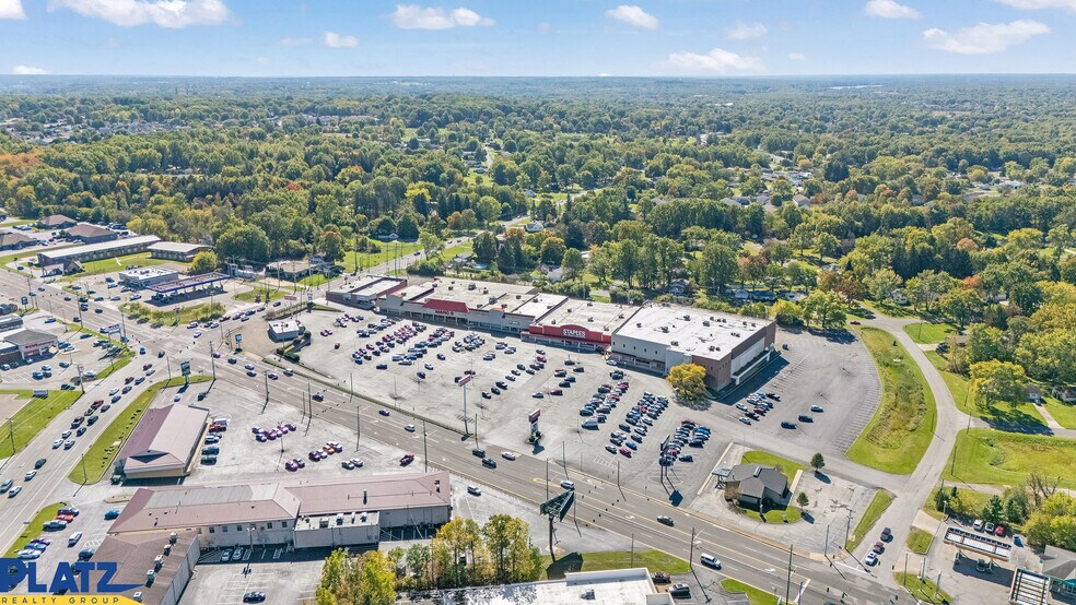 6000-6080 Youngstown Warren Rd, Niles, OH à louer - Photo du bâtiment - Image 2 de 27