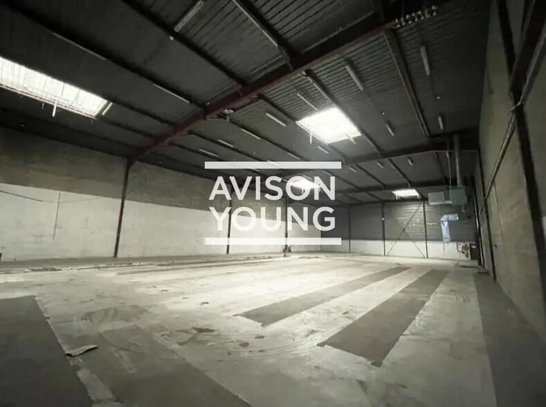 Flex in Saint-Denis for lease - Interior Photo - Image 3 of 5