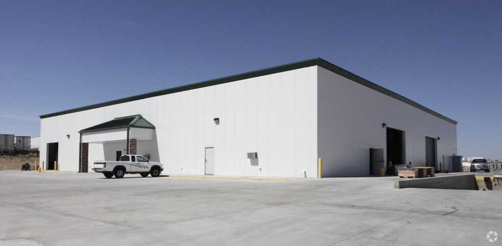 9517 Commerce Way, Adelanto, CA à vendre - Photo du bâtiment - Image 2 de 3