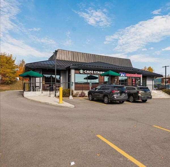 670 Rue Principale, Ste-Agathe-des-Monts, QC for lease - Building Photo - Image 2 of 8