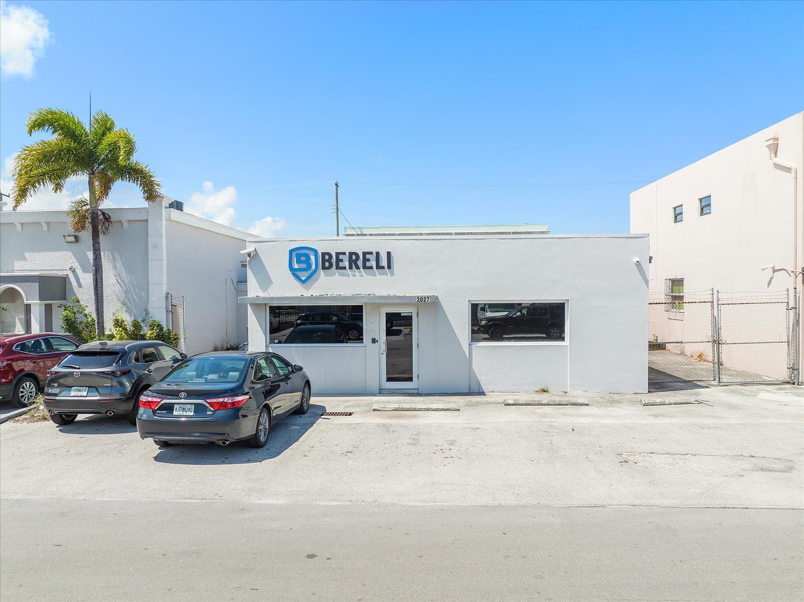 2027 Thomas St, Hollywood, FL for sale Primary Photo- Image 1 of 2