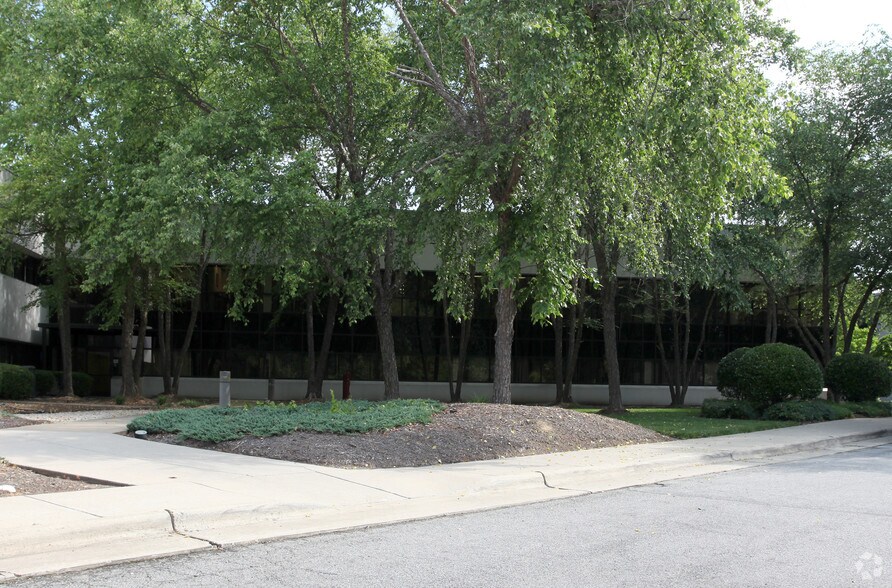 1101 Hamlin Rd, Durham, NC à louer - Photo du bâtiment - Image 2 de 5