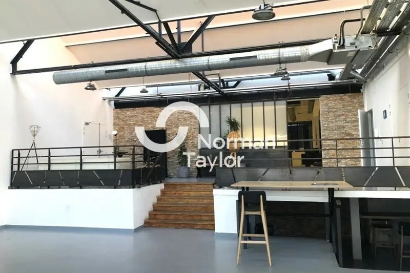 Office in Lyon for sale Interior Photo- Image 1 of 12