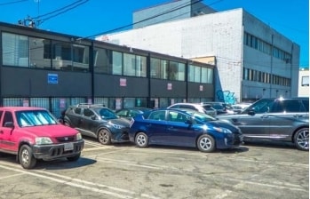 8271 Melrose Ave, Los Angeles, CA for lease - Building Photo - Image 2 of 2