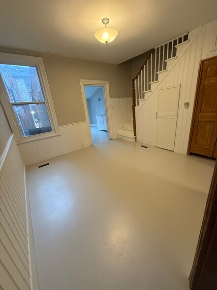 272 Wellington St, Kingston, ON à vendre - Photo du bâtiment - Image 2 de 8