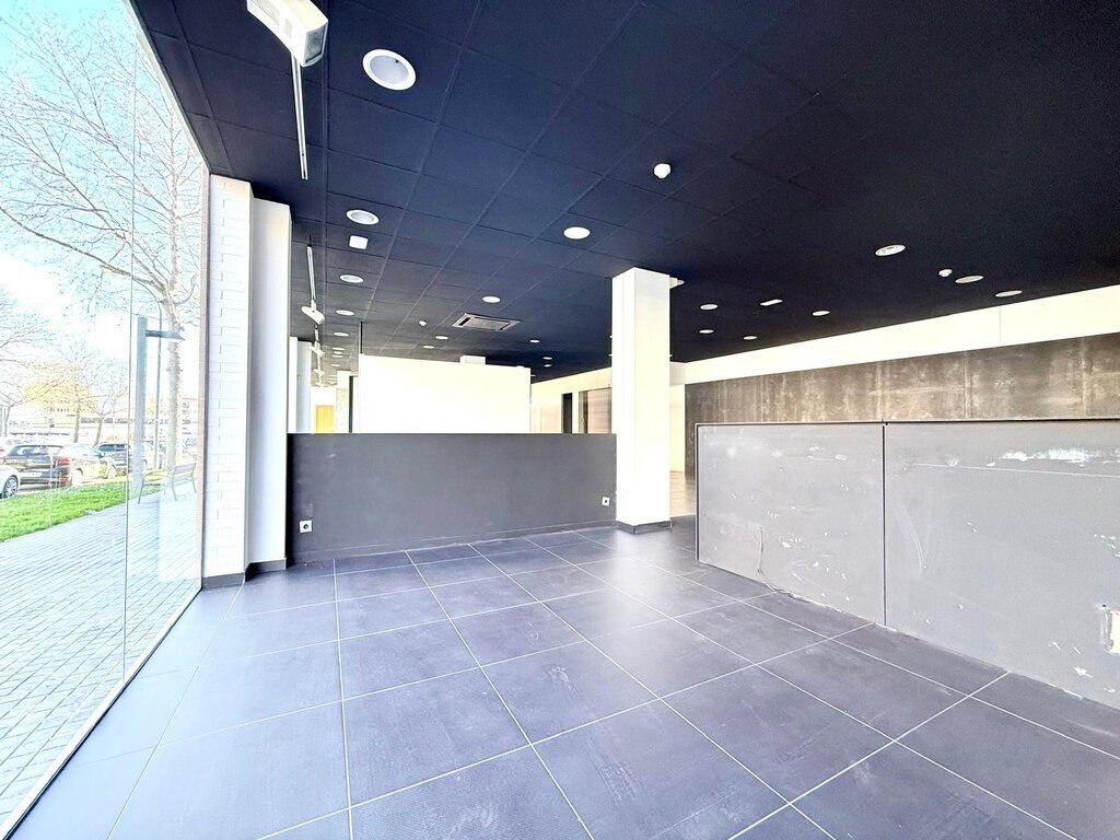 Figueres, GER 17600 - Unité - - - Photo intérieure - Image 1 of 18