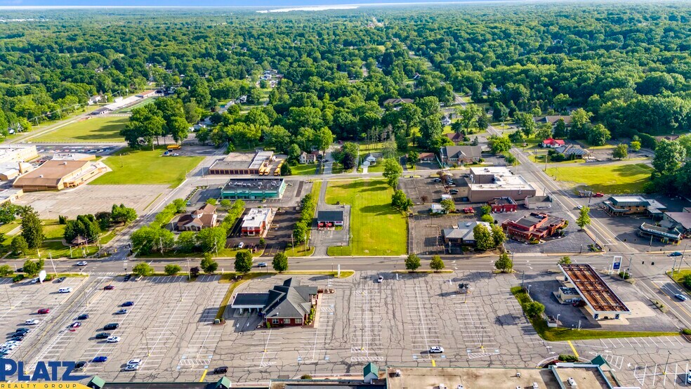 8303 E Market St, Warren, OH à vendre - Photo du bâtiment - Image 2 de 6