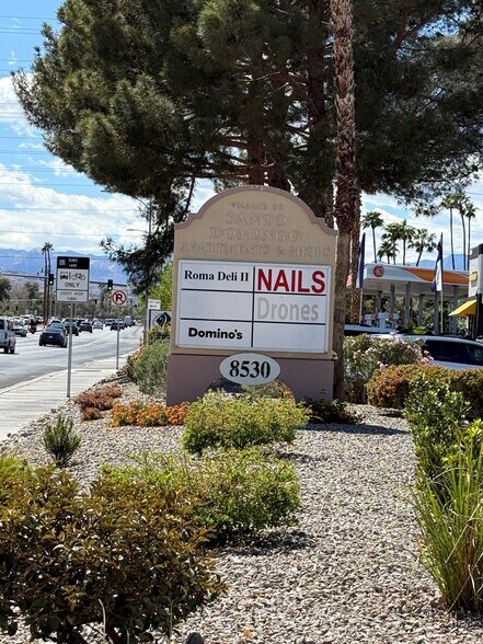 8530 W Sahara Ave, Las Vegas, NV à louer - Photo du bâtiment - Image 2 de 2