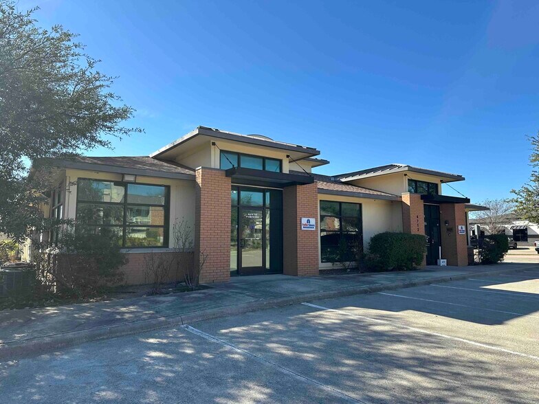 4712 Dexter Dr, Plano, TX à louer - Photo du bâtiment - Image 2 de 3