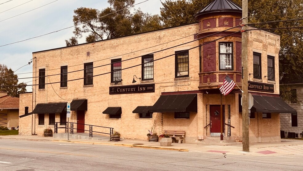 125 N Main St, Burlington, IL for sale - Building Photo - Image 2 of 8