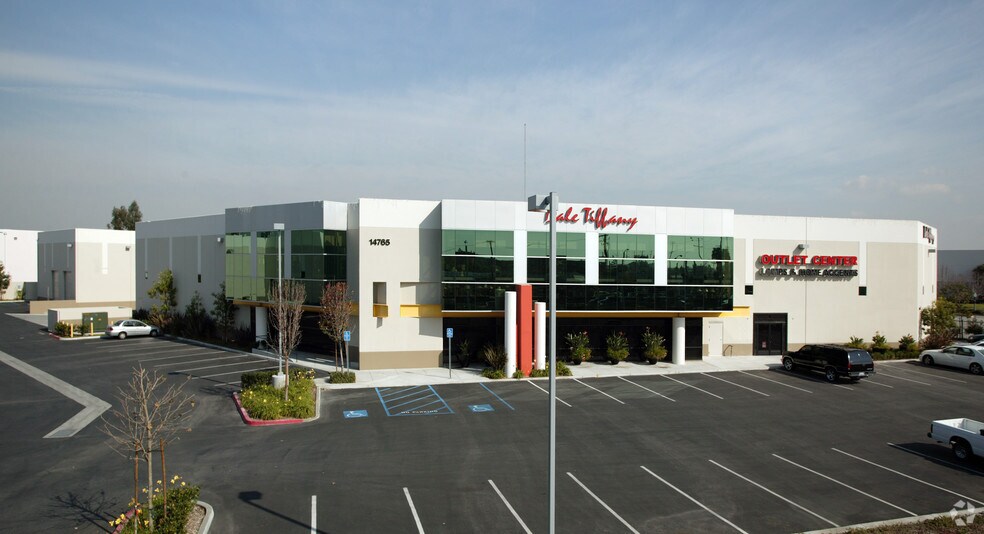 14765 Firestone Blvd, La Mirada, CA à louer - Photo principale - Image 1 de 4