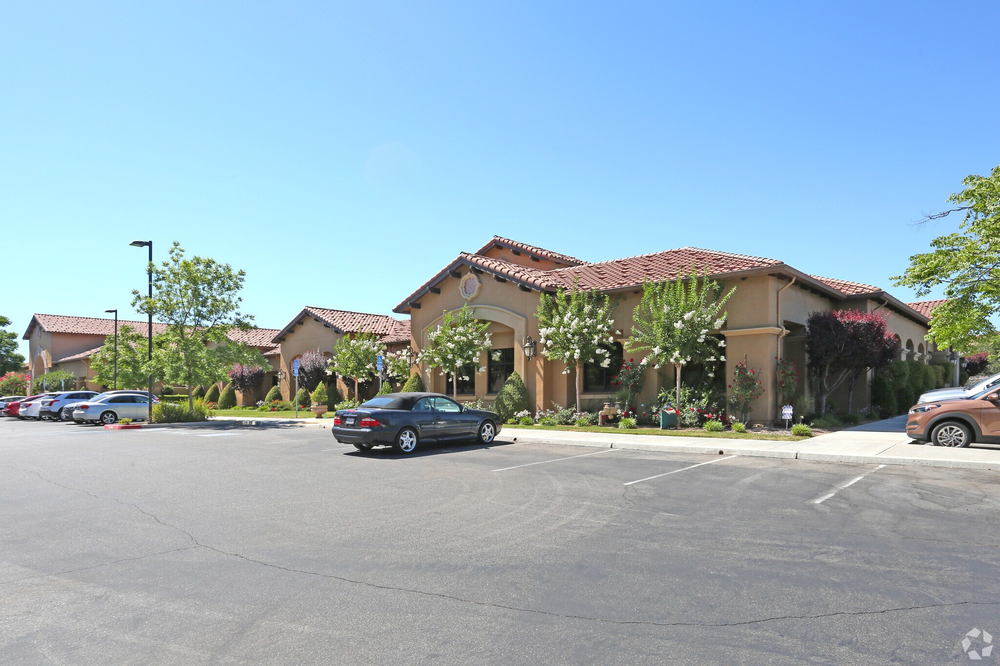 6873 N West Ave, Fresno, CA à louer Photo principale- Image 1 de 5
