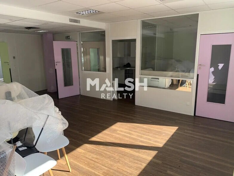 Office in Caluire-et-Cuire for lease - Interior Photo - Image 3 of 24