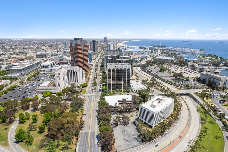 Golden Shore portefeuille de 3 propriétés à vendre sur LoopNet.ca - Photo du bâtiment - Image 3 de 5