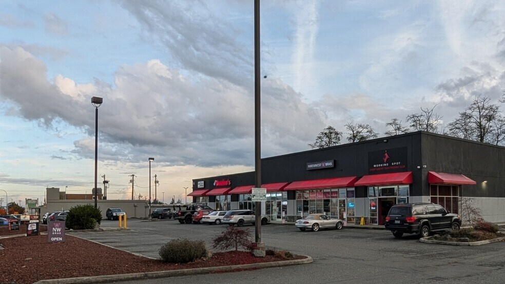 755 W Washington St, Sequim, WA à louer - Photo du bâtiment - Image 2 de 22