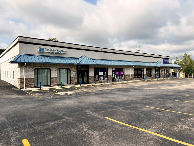 5400-5404 Mayfield Rd, Lyndhurst, OH à louer - Photo du bâtiment - Image 3 de 8