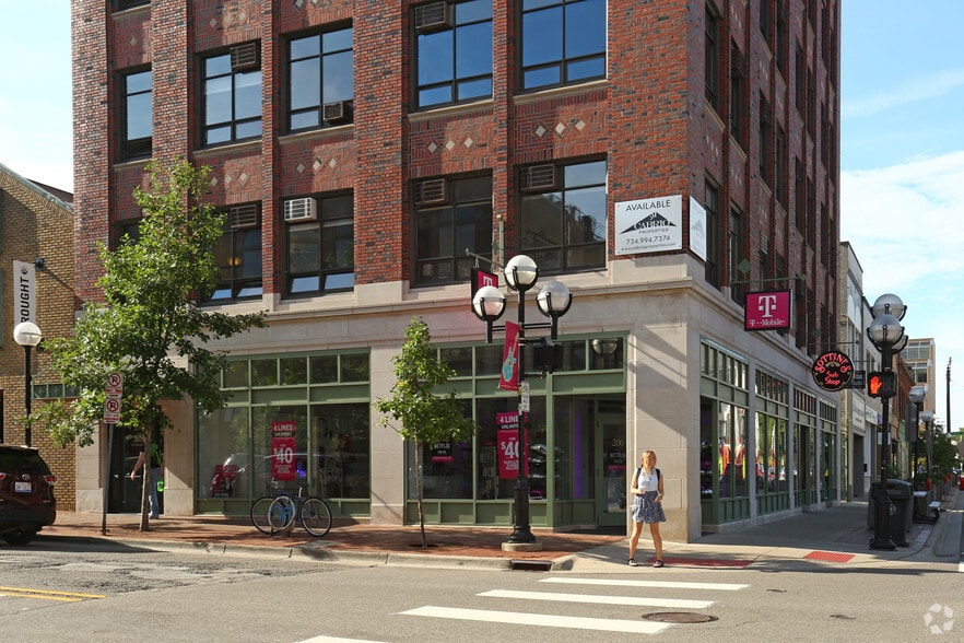 200-202 E Washington St, Ann Arbor, MI for lease - Building Photo - Image 3 of 16