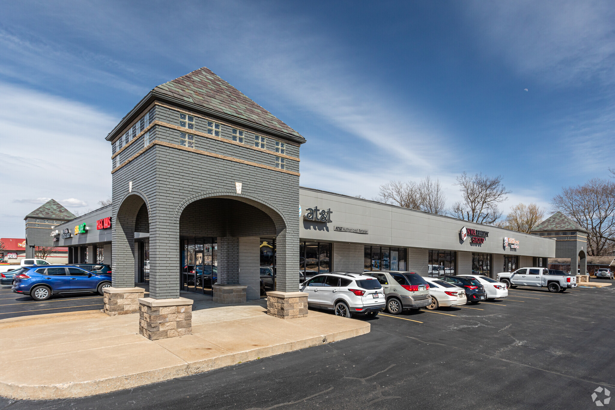 813 W Central Ave, Bentonville, AR for lease Building Photo- Image 1 of 6