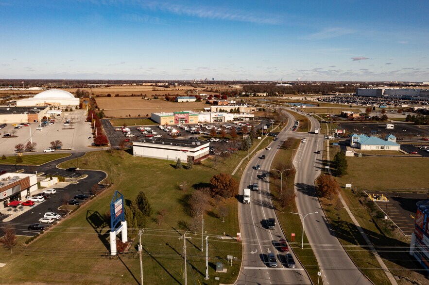 27161 Crossroads Pky, Rossford, OH à louer - Photo du bâtiment - Image 2 de 3