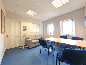 Alvescot Rd, Carterton for lease Interior Photo- Image 2 of 5