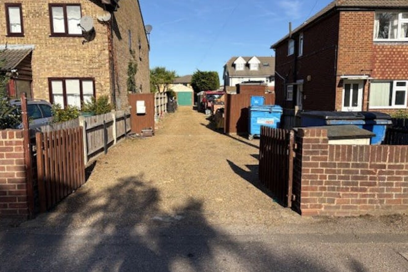 52 Littleton Rd, Ashford for sale Primary Photo- Image 1 of 12