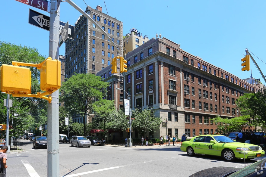 1160 Fifth Ave, New York, NY for lease - Building Photo - Image 3 of 25