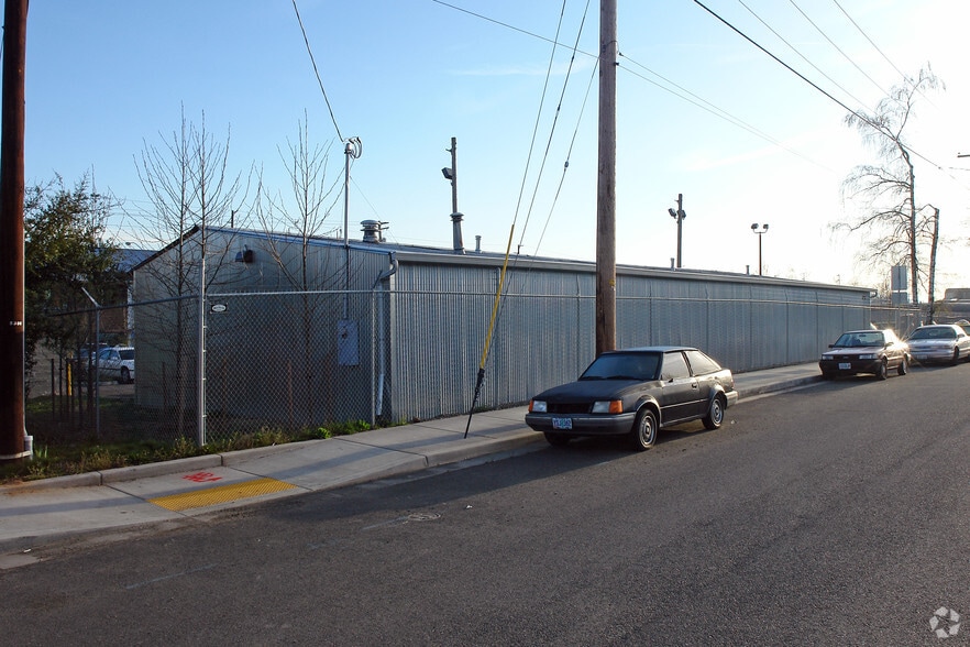 8713 NE Emerson St, Portland, OR for lease - Building Photo - Image 3 of 3