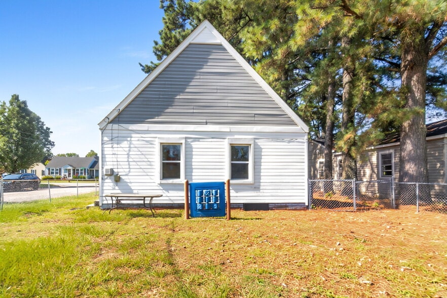 1000 Maple St, Elizabeth City, NC for sale - Building Photo - Image 3 of 21